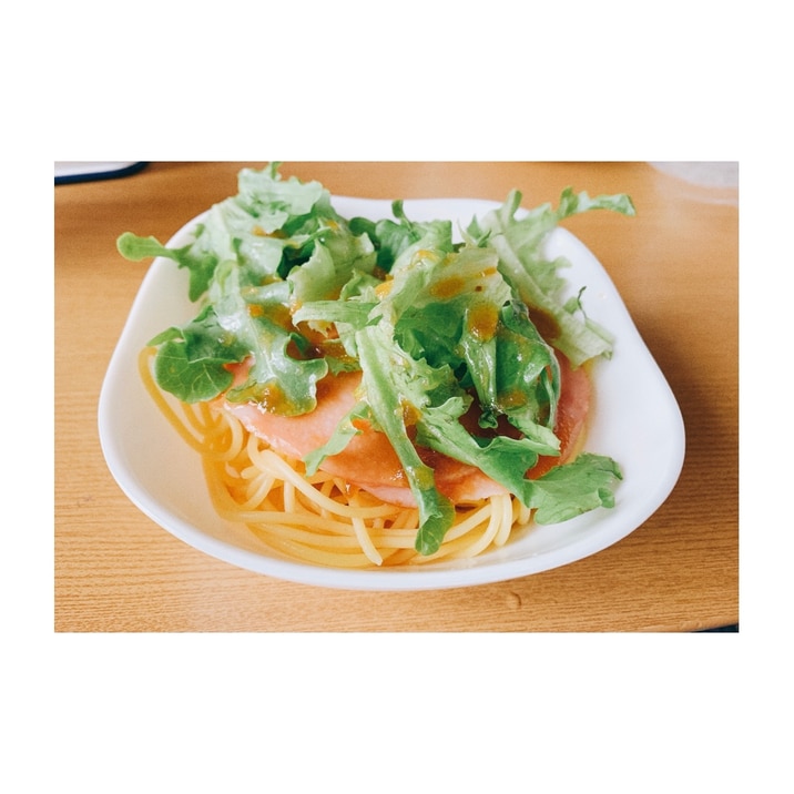 和風玉ねぎドレッシングで和える冷製パスタ